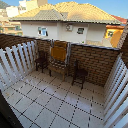 Quatro Ilhas Beach Hostel Бомбиньяс Экстерьер фото
