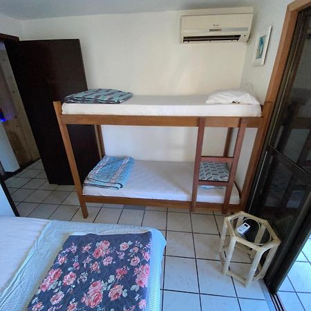 Quatro Ilhas Beach Hostel Бомбиньяс Экстерьер фото