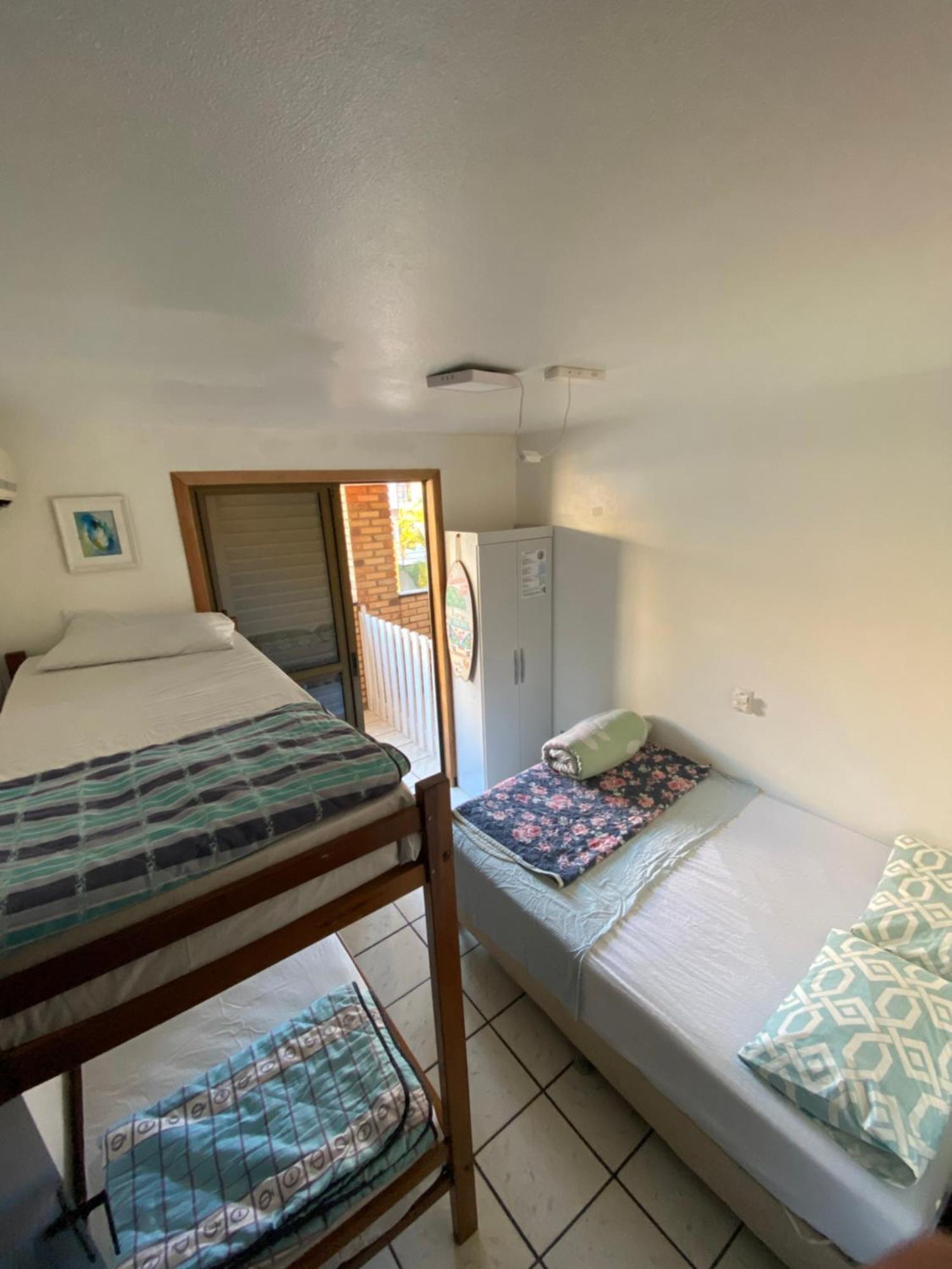 Quatro Ilhas Beach Hostel Бомбиньяс Экстерьер фото