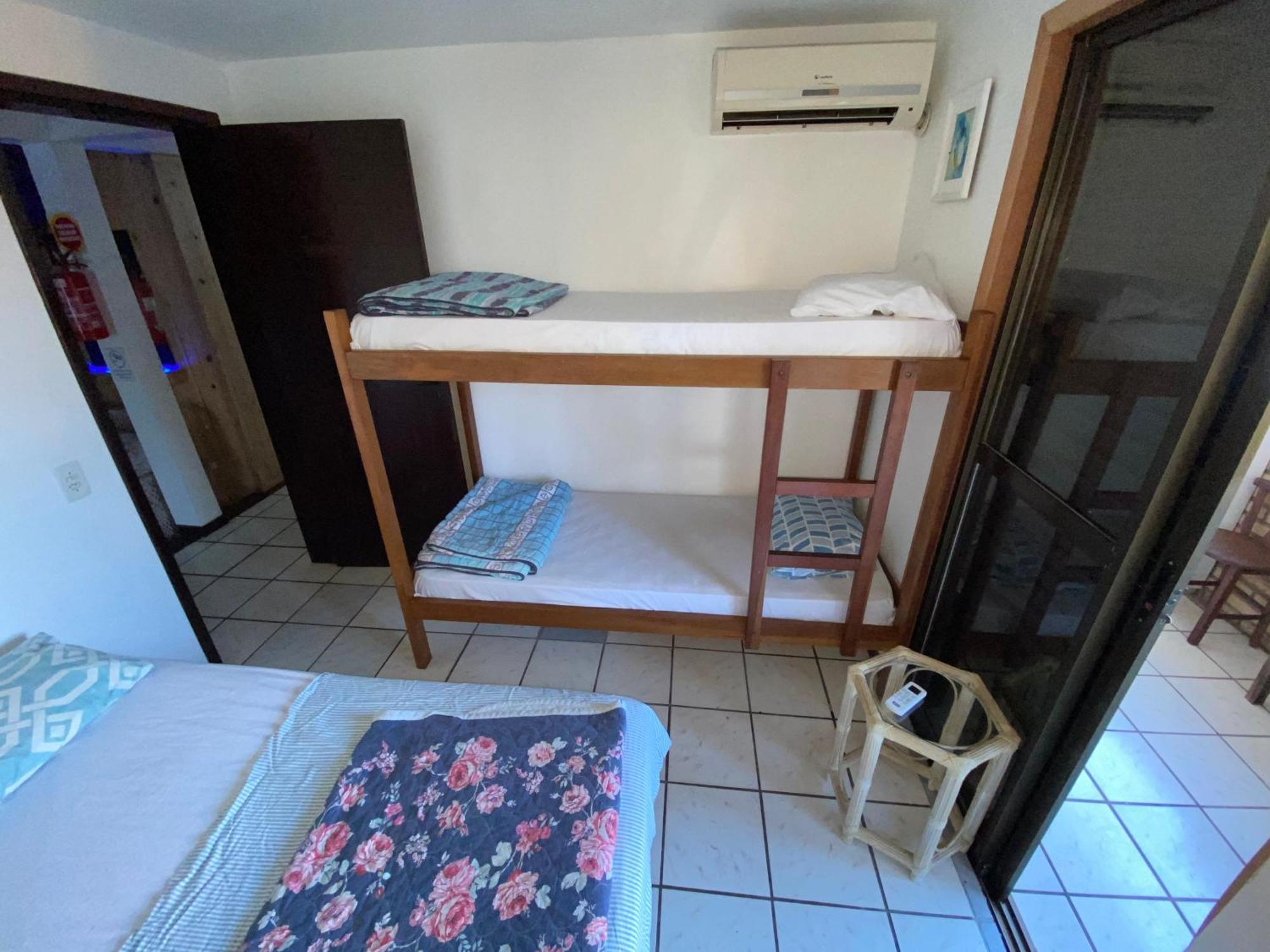 Quatro Ilhas Beach Hostel Бомбиньяс Экстерьер фото
