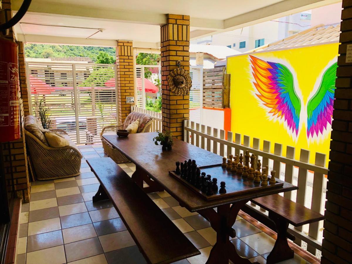 Quatro Ilhas Beach Hostel Бомбиньяс Экстерьер фото