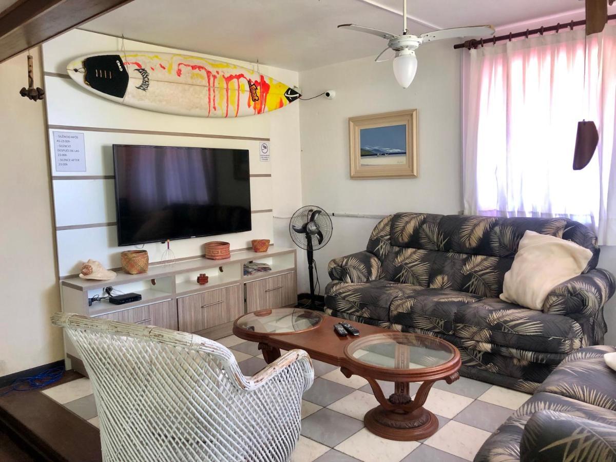 Quatro Ilhas Beach Hostel Бомбиньяс Экстерьер фото