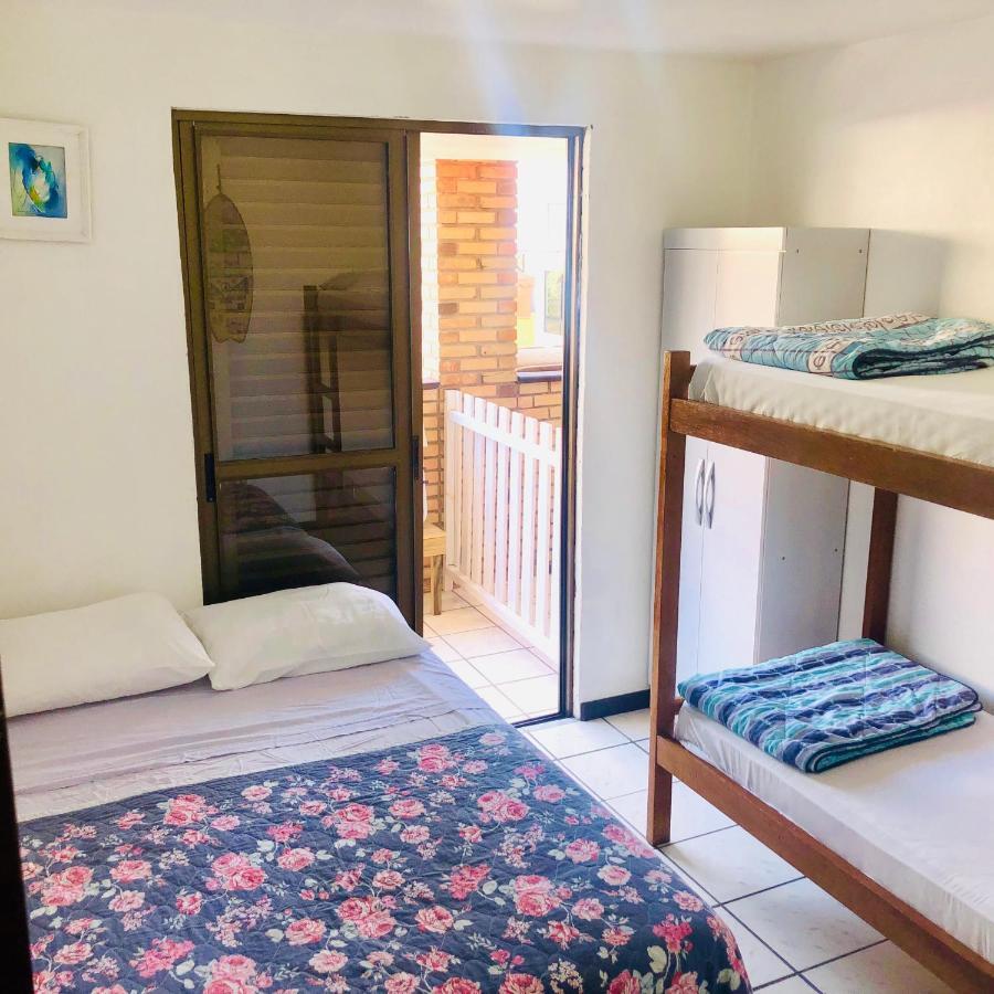Quatro Ilhas Beach Hostel Бомбиньяс Экстерьер фото