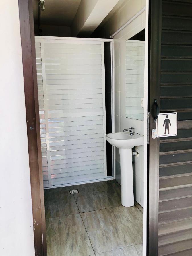 Quatro Ilhas Beach Hostel Бомбиньяс Экстерьер фото